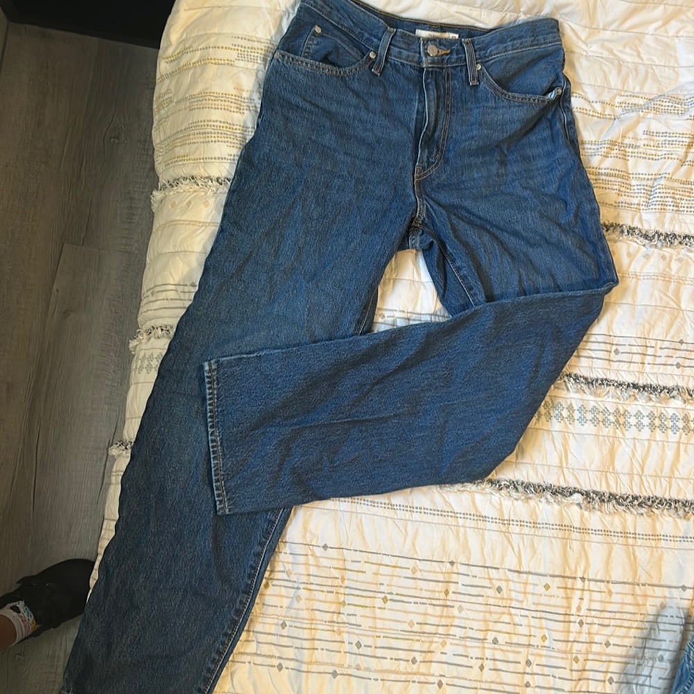 These are 1994 baggy Levi pants size 27 in really good condition